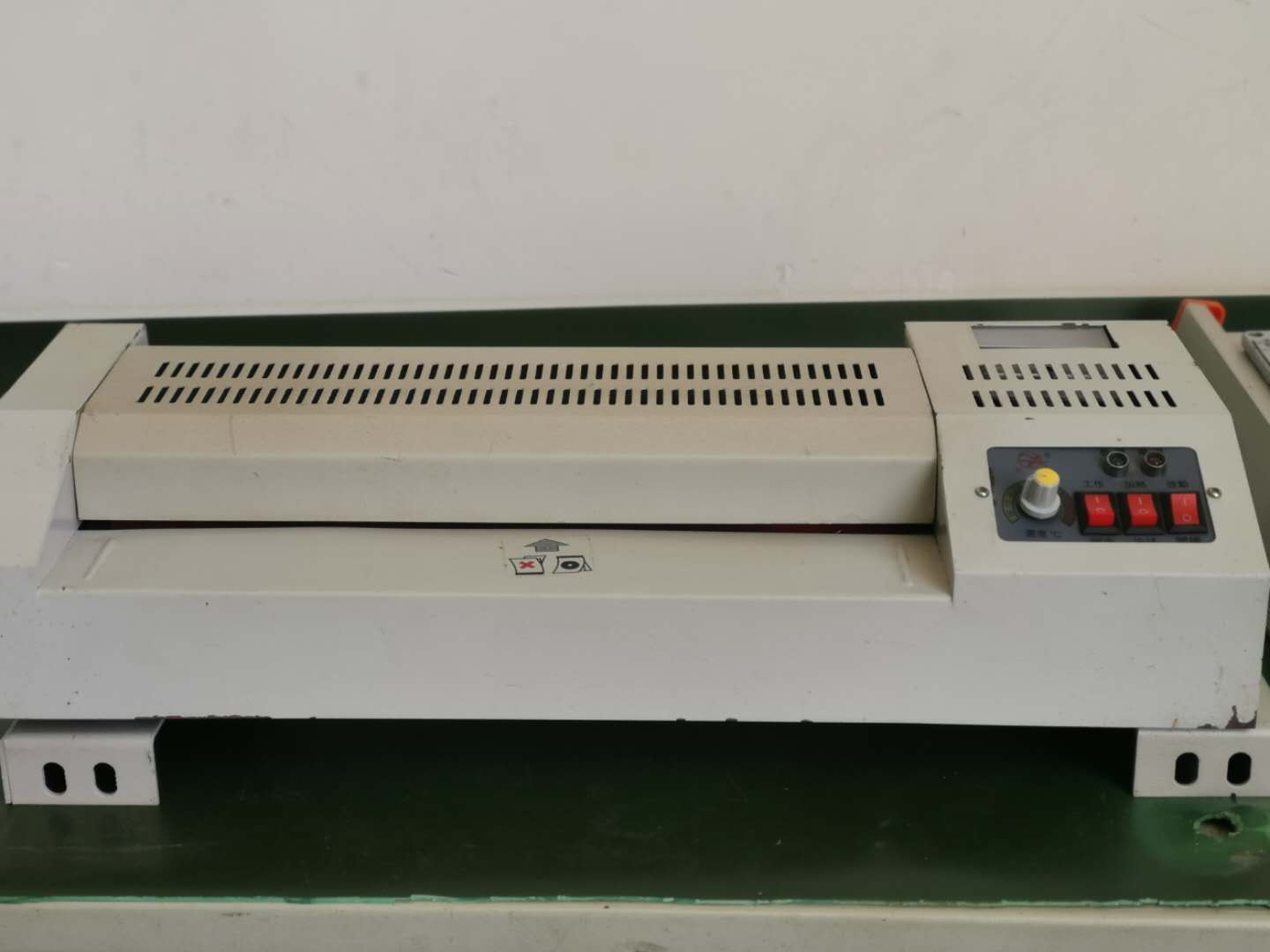 Plastic splicing machine